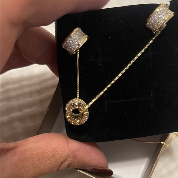 BVLGARI Elegant Gold and rhinestone Jewelry Set - Picture 3 of 4